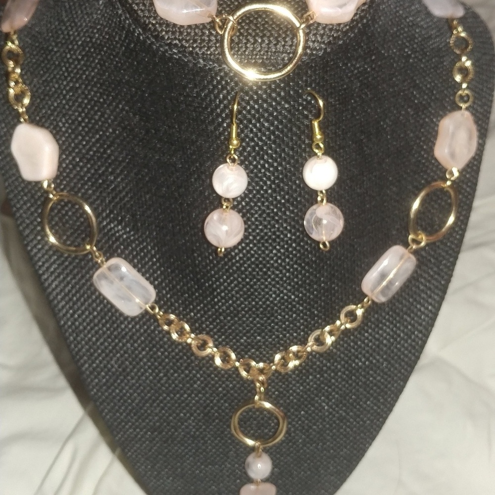 This 3 piece handmade pieces are made by me.